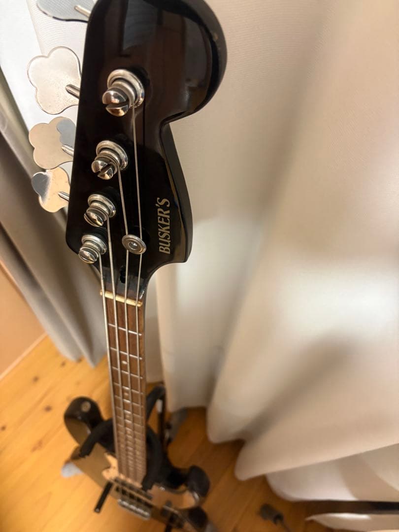 Busker's（バスカーズ）ベース　ジャズベース　シールド、ピック付属
