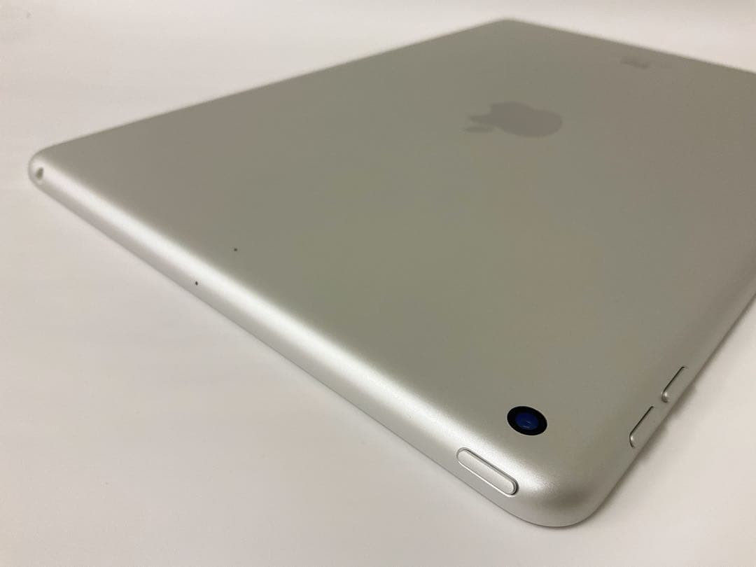 【美品・BT92％】iPad 第8世代 32GB Wifiモデル シルバー
