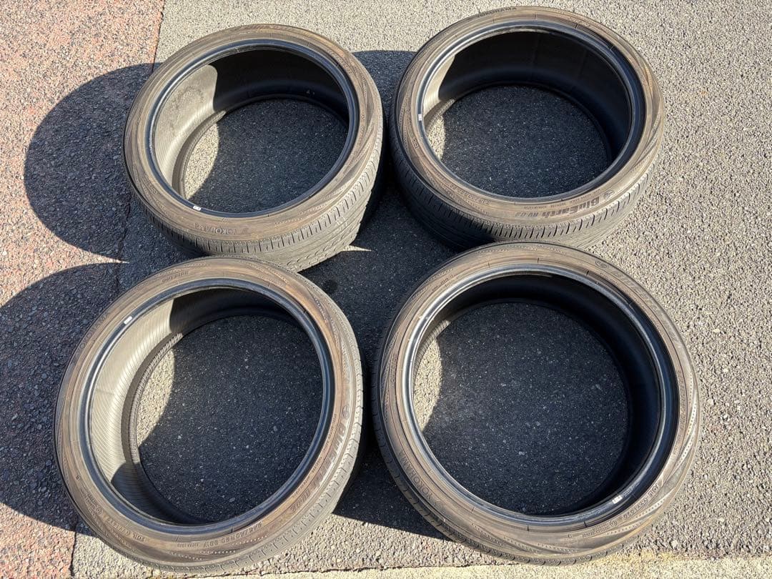ヨコハマタイヤ　ブルーアースRV-02 245/40R20 中古4本セット