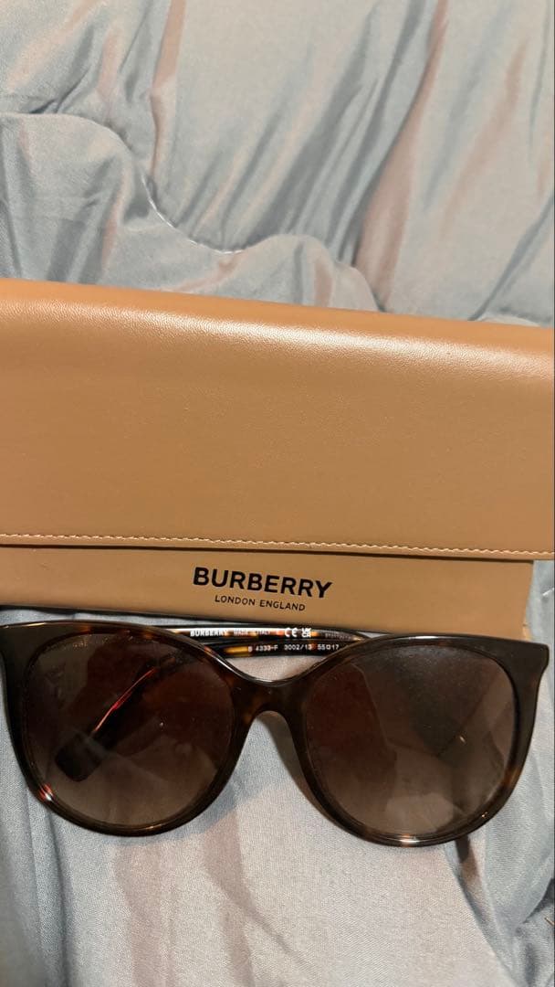 BURBERRY ブラウン サングラス ケース付き