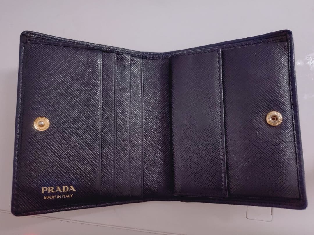 PRADA 二つ折り 財布 エピ レザー　ブラック