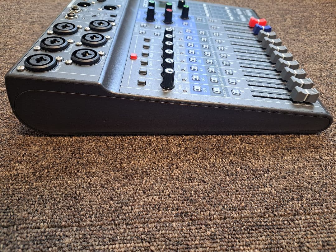 【美品】ZOOM LiveTrak L-8 デジタルミキサー